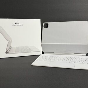 Apple iPad Pro 11 (Model A2261) Magic Keyboard Folio in White